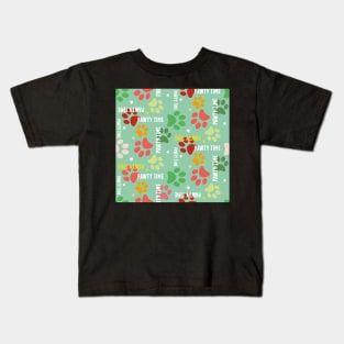 pawty time – paw prints on green seamless repeat pattern Kids T-Shirt